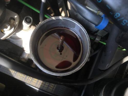 Szennyezett szervó olaj csökkenti a motor élettartamát.